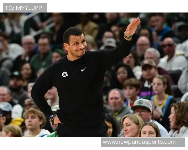 怀特谈马祖拉理念强调多元影响赢球不应以投篮表现自我定义 怀特谈马祖拉理念强调多元影响赢球不应以投篮表现自我定义