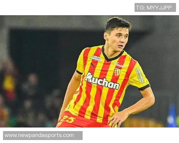 胡桑诺夫飞铲染红卡帅无奈21岁小将生涯135场迎来第二张红牌