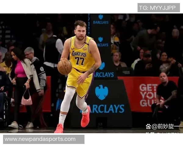 大范分析：里夫斯无球跑动活跃东契奇詹姆斯却选择静止待命